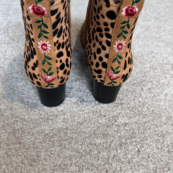 Johnny Was LEOPARD Haircalf BOOTIE Size 7.5 NWOB - Picture 7 of 9